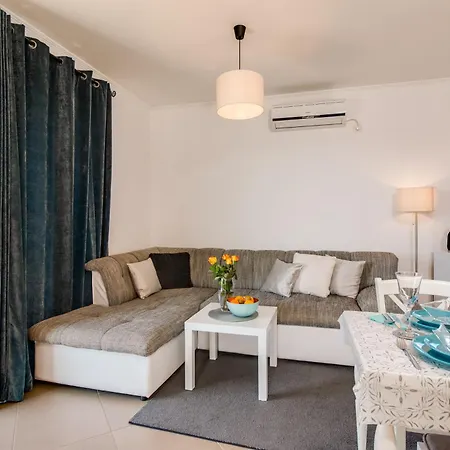 Soni A4 Apartment Krk Town